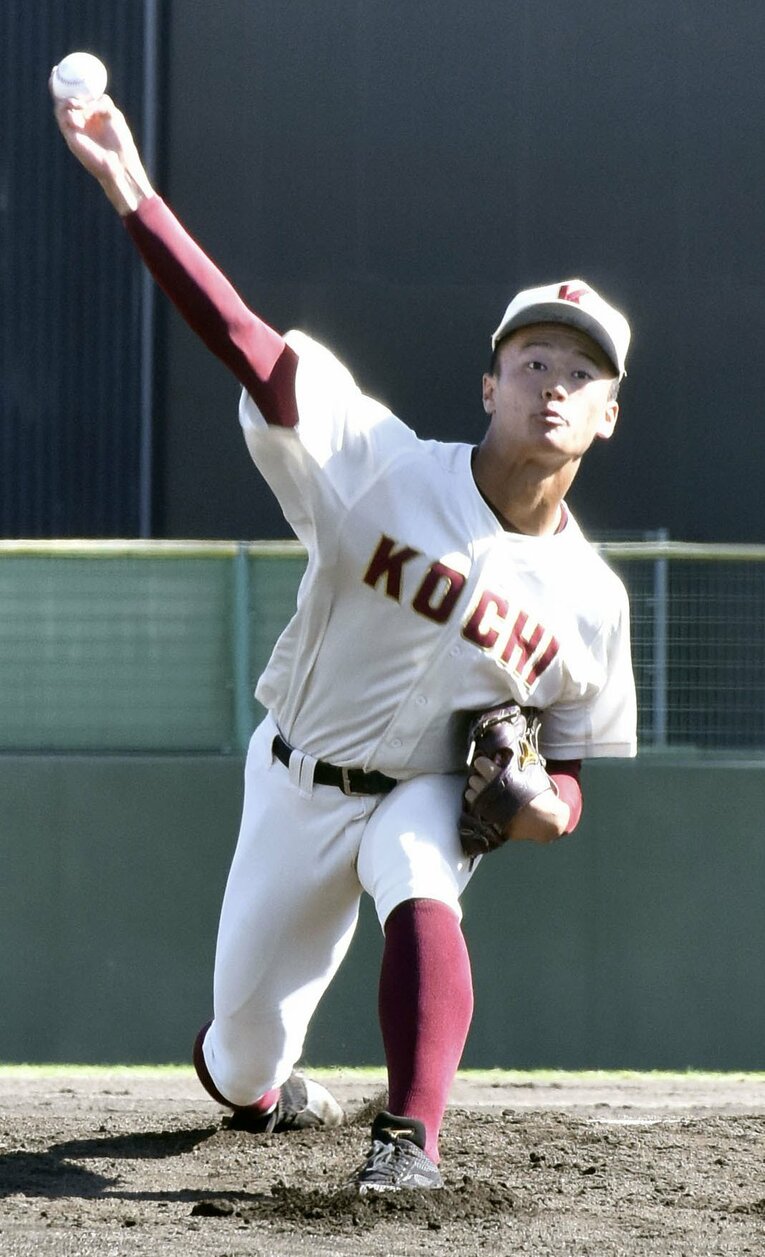 この秋の四国大会で高松商戦に先発した森木大智（高知高・2年）・試合は2対5で敗れた　©KYODO
