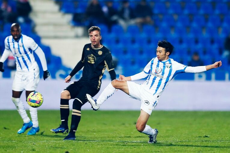 「W杯出番なし」からのリスタート…柴崎岳は今、スペイン2部でどうなっている？“思いを内に秘めたはず”30歳の今を撮った(30)