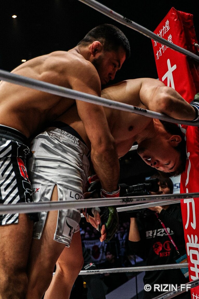 朝倉未来vsシェイドゥラエフ【スワイプするとそのほかの写真もご覧になれます】　©RIZIN FF