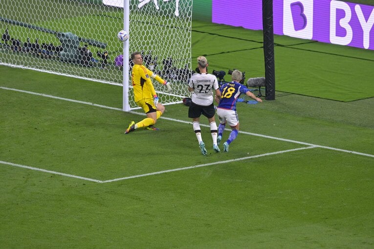 上から浅野の「ニア上ぶち抜き弾」（2枚目／3）©Koki Nagahama/JMPA