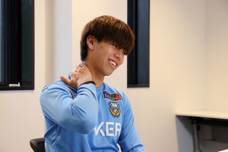 インタビューに応じる高井幸大　©Shigeki Yamamoto