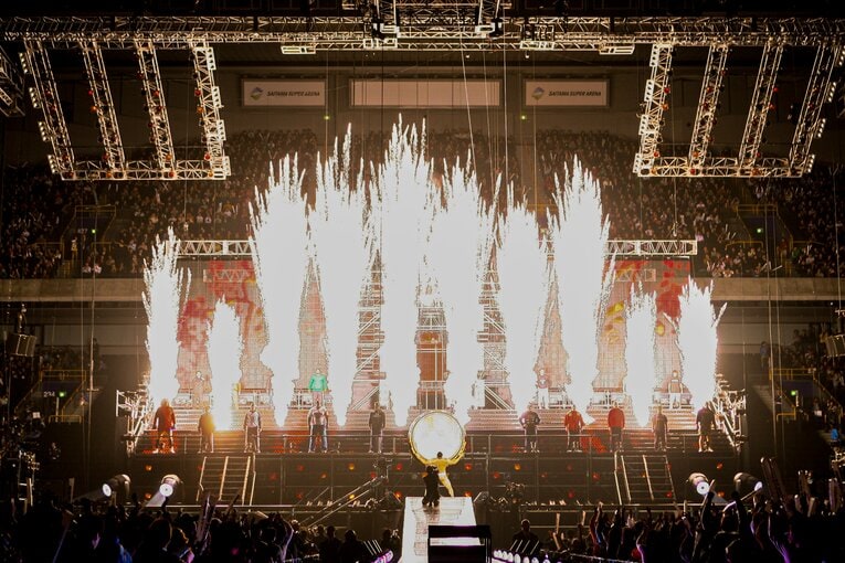 2005年大晦日の『PRIDE 男祭り』。高田延彦がふんどし一丁で太鼓を叩くなか、出場選手たちが入場