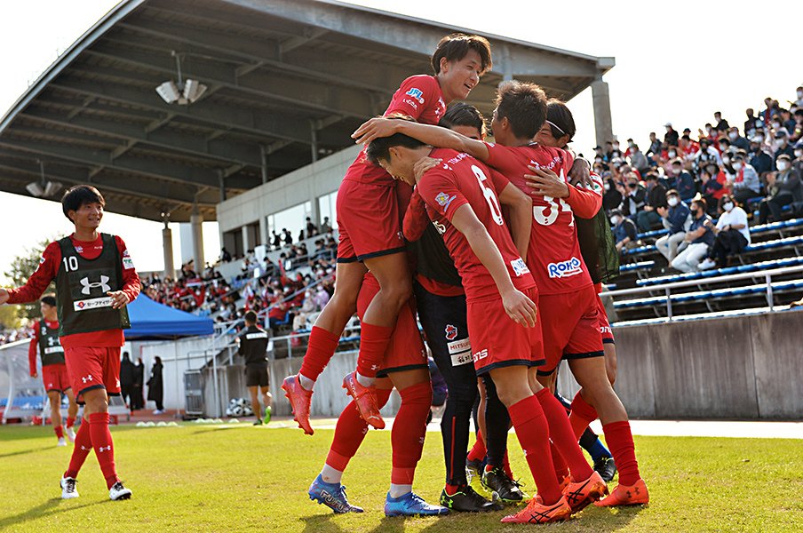 90分間止まらない 倒れない わずか6年で福島県2部 Jリーグ昇格 いわきfc 衝撃のフィジカル革命 試合前日もベンチプレス Jリーグ Number Web ナンバー