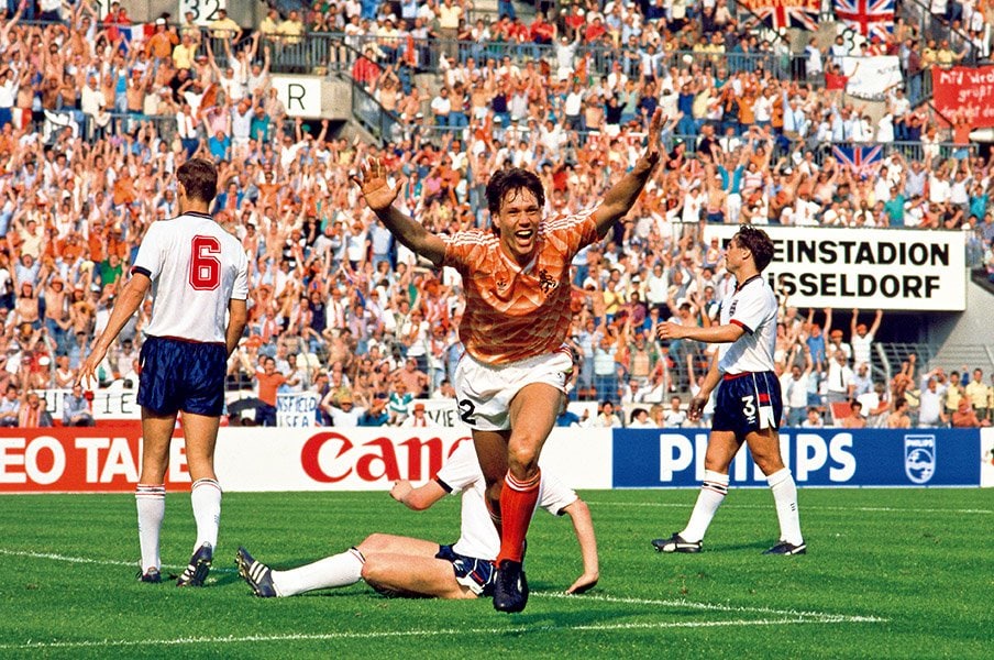 オランダ Euro19 ファンバステンが放った奇跡のボレーシュート 伝説のゴール再現 海外サッカー Number Web ナンバー