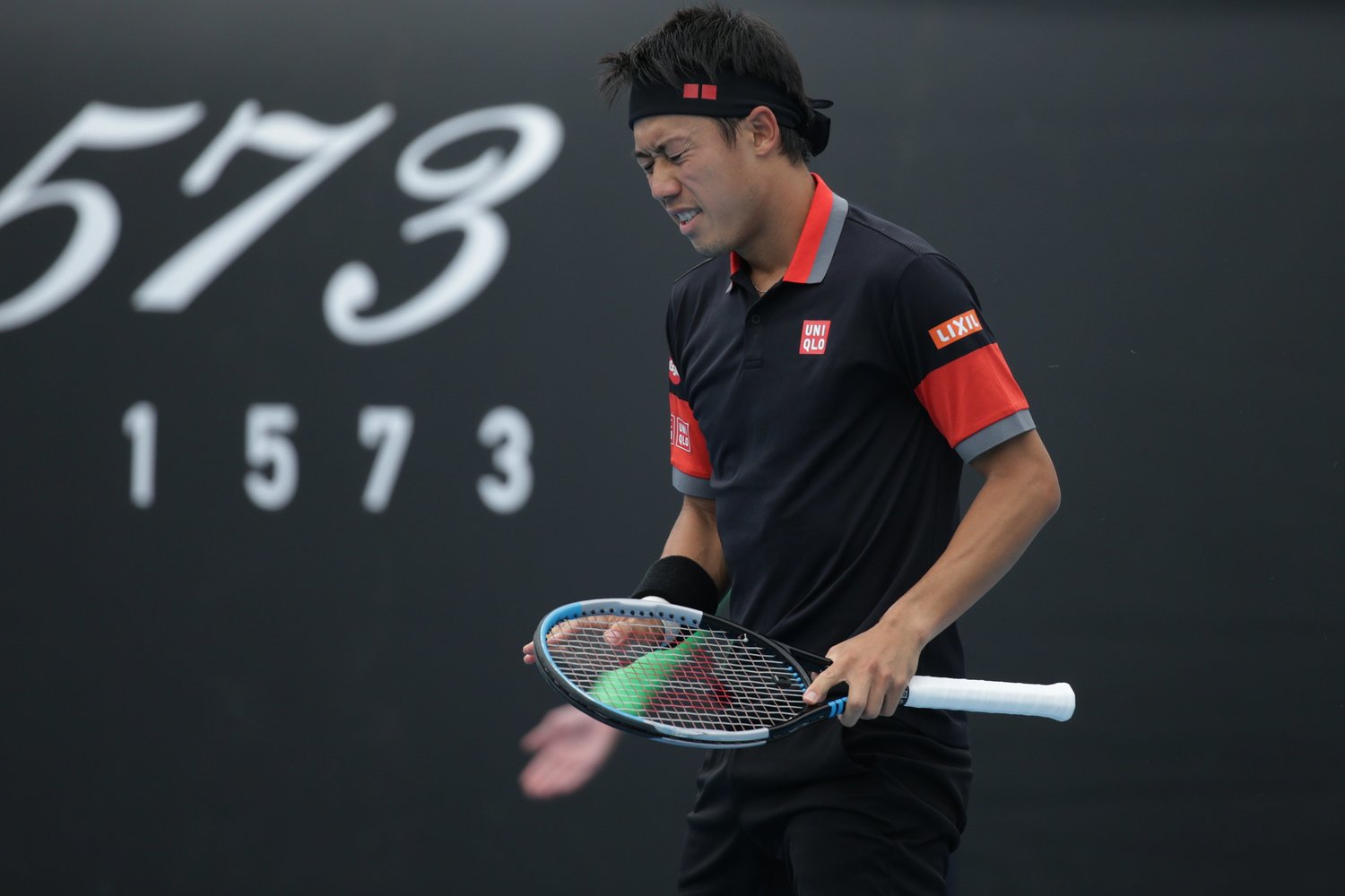 試合終盤、浮かない表情を見せる錦織©Hiromasa Mano