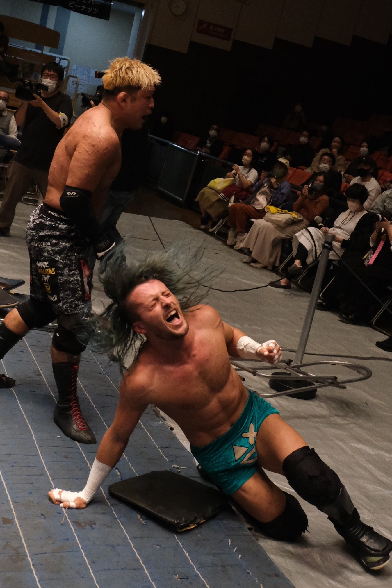 ドリューと竹田誠志は前哨戦から激しい攻防（クリックすると「この記事の写真」にとびます。流血等の過激な写真を含みますのでご注意ください）