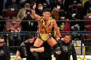 「セレブレーション中なのにファンが出口に…」オカダ・カズチカを撃破しIWGP戴冠も…新王者SANADAの「新しい景色」はどこにある？