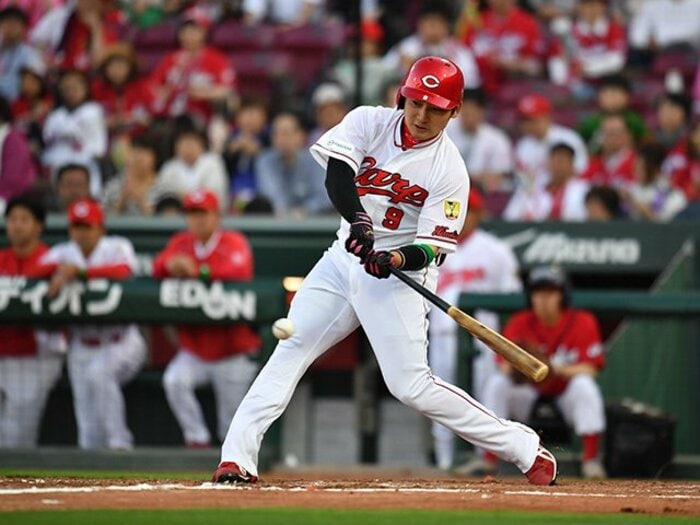 「3番として100点満点」の丸佳浩。出塁率リーグトップに至るまでの道。＜Number Web＞ photograph by Hideki Sugiyama