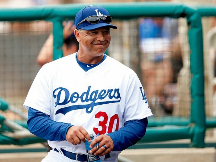 初の日本出身メジャー監督が目指すドジャースの走塁改革。～前田健太から覚えた「おみやげ」という日本語～＜Number Web＞ photograph by Yukihito Taguchi