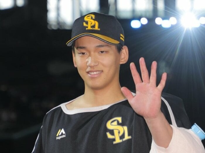大阪桐蔭の天才エース・前田悠伍の今「プロ3年目で活躍しないと終わり」ソフトバンク現地記者が目撃した“取材中の様子”「こんな20歳なかなかいない」＜Number Web＞ photograph by KYODO