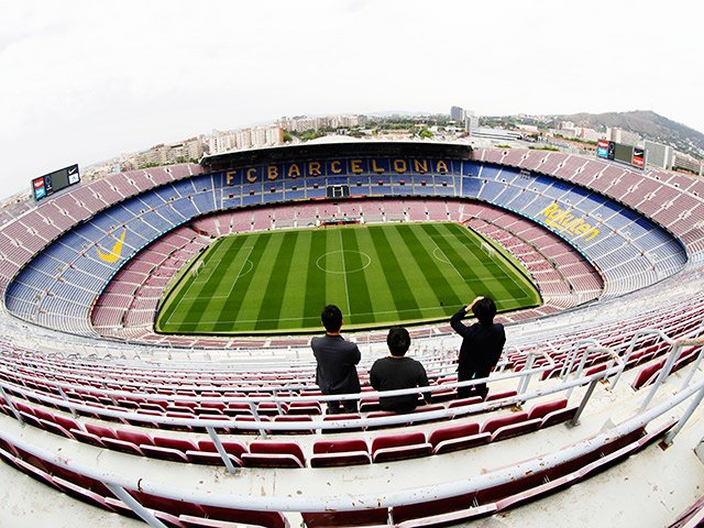 レア　バルセロナ　カンプノウスタジアム　ショルダーバッグ　サッカー ロナウジーニョの靴が無造作に」「ピッチが本当に硬いんです」改築を