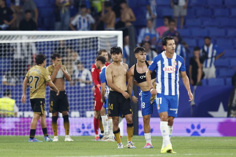 相手とのユニホーム交換には応じた　©Daisuke Nakashima