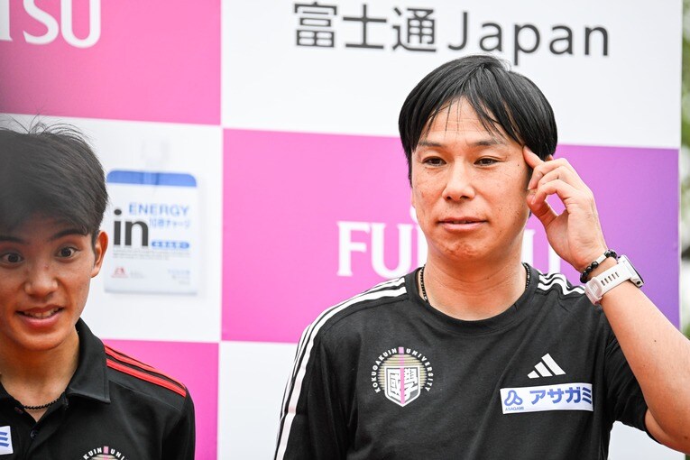 取材に答える前田監督　©Nanae Suzuki