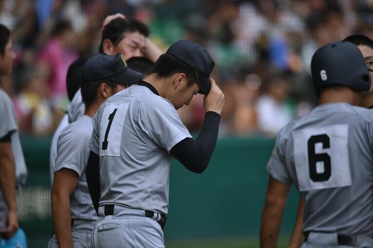 2015年夏の甲子園決勝。敗れた仙台育英のエース・佐藤世那　©BUNGEISHUNJU