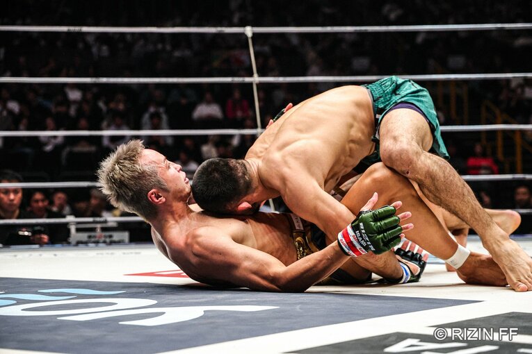 ラジャブアリ・シェイドゥラエフvs.久保優太　©RIZIN FF