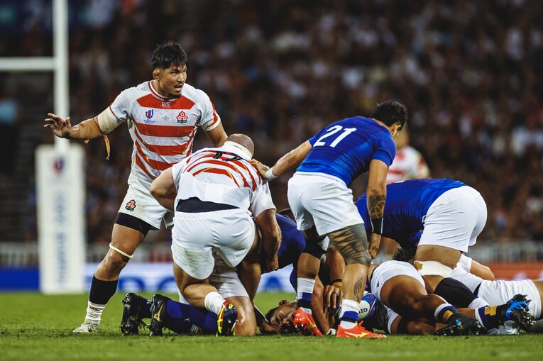 “攻撃的”に守備に参加する姫野　©Kiichi Matsumoto