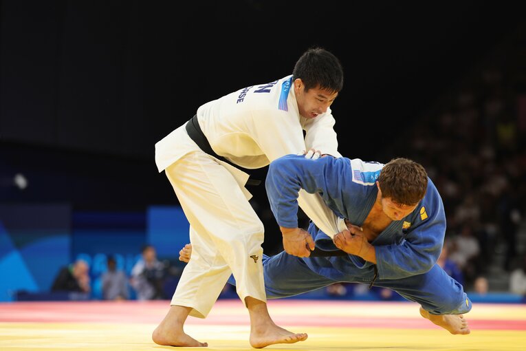 混合団体戦、準々決勝セルビア戦の永瀬貴規　©Tetsuya Higashikawa/JMPA