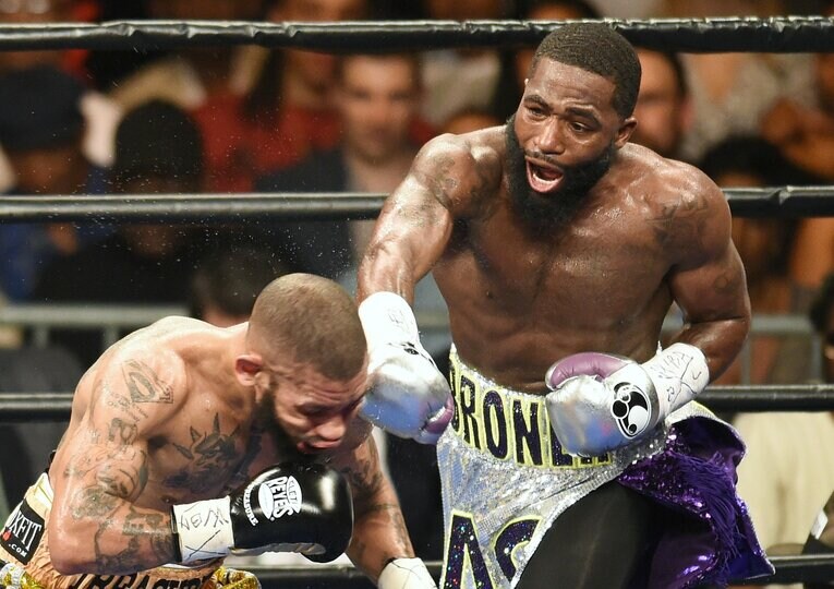 フルトンと同じく、長い髭をたくわえていた元4階級王者のエイドリアン・ブローナー　©Naoki Fukuda