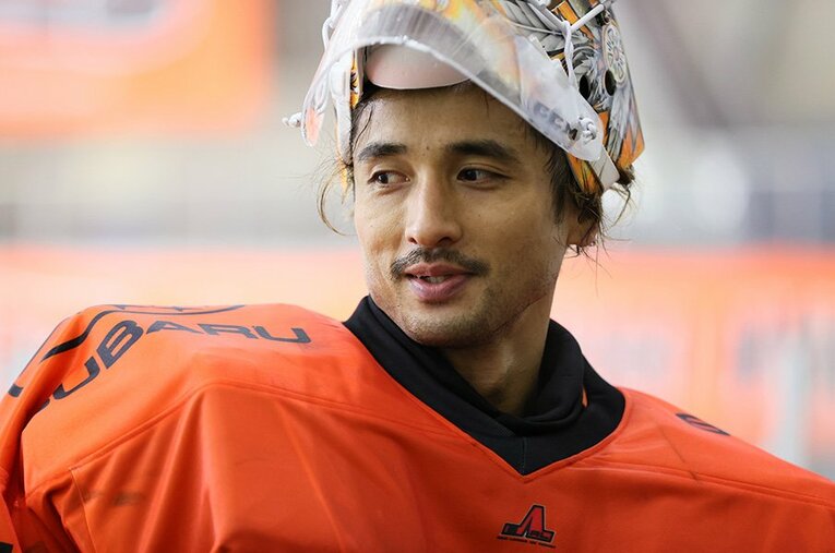 日光アイスバックス・福藤豊「僕が日本人初のNHLプレーヤーとして辛かった海外生活から得たもの」(1) ／ photograph by Shigeki Yamamoto