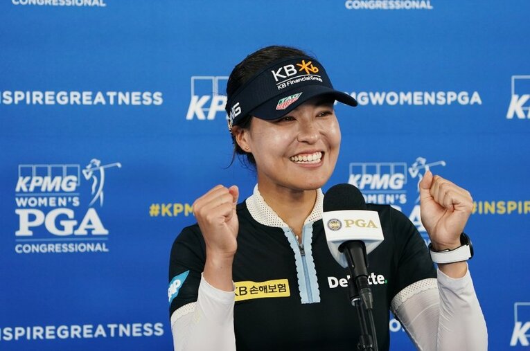 KPMG全米女子プロゴルフ選手権を制したチョン・インジ（27歳）。優勝会見ではガッツポーズをみせて2018年以来の優勝を喜んだ ／ photograph by Shizuka Minami