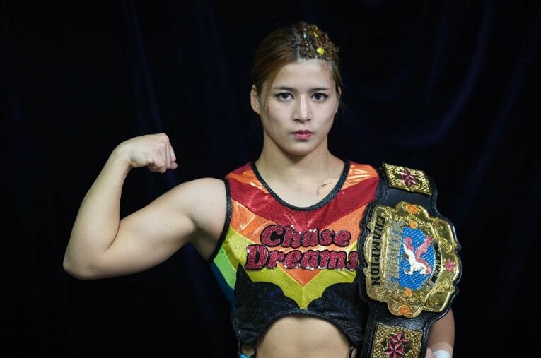 高橋奈七永とのタッグでマリーゴールド・ツインスター王座に輝いた山岡聖怜（18歳）。デビューわずか16日での快挙だった ／ photograph by Essei Hara