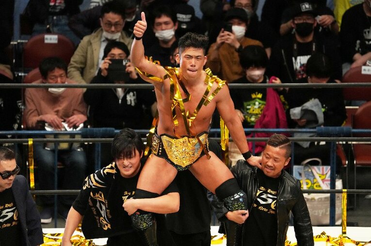 4月8日の両国国技館でオカダ・カズチカを破り、第7代IWGP世界ヘビー級王者となったSANADA。「景色を変える」ための旅路はまだ道半ばだ ／ photograph by Essei Hara