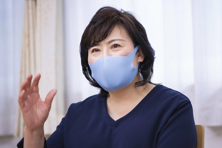 大八木弘明監督の妻で駒大道環寮の寮母でもある京子さん。寮生の誕生日にはケーキにメッセージを添えるという