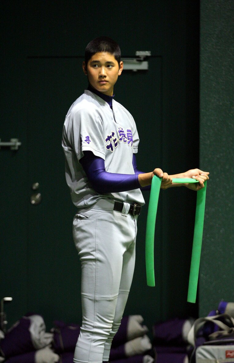 雨の日の甲子園、室内練習場で練習する大谷　©Sankei Shimbun