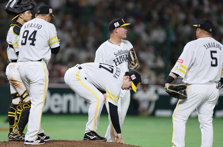 まさかの開幕3連敗スタートとなったソフトバンク ／ photograph by JIJI PRESS