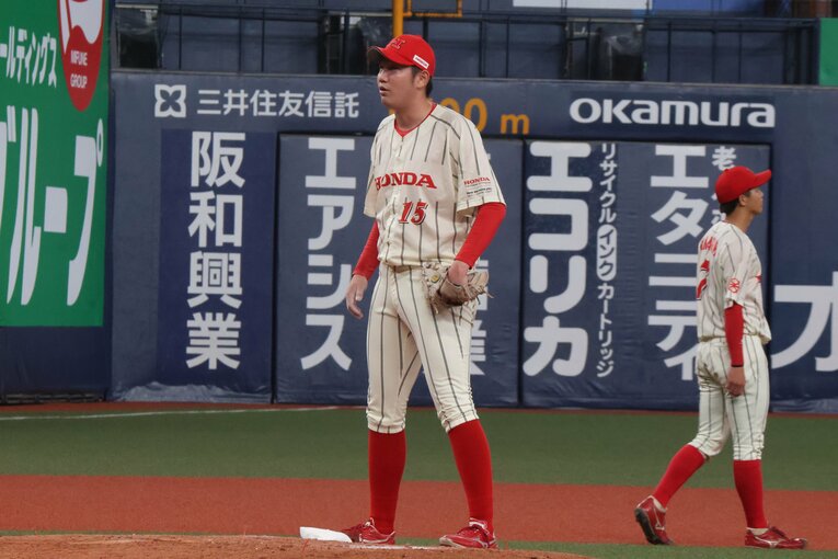 189cmの長身に加え、高校卒業後は15キロの増量に成功。球速も5キロ以上上がった　©Fumi Sawai