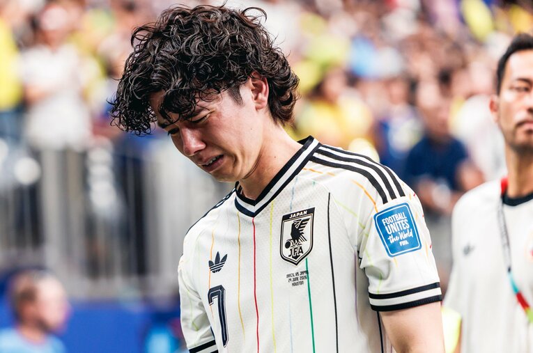 ブラジル戦後、涙にくれた田中碧。各選手の様子はどうだったか ／ photograph by Kiichi Matsumoto/JMPA
