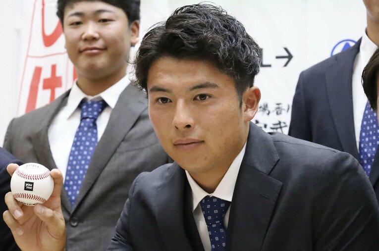 阪神2位指名の椎葉剛投手（IL徳島・183cm92kg・右投右打）  ／ photograph by KYODO