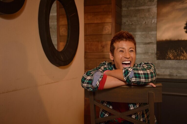 新庄剛志のカラフルな私服姿（2015年撮影）　©Hideki Sugiyama