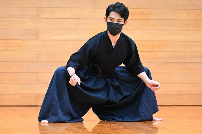 稽古前の準備運動　©Keiji Ishikawa