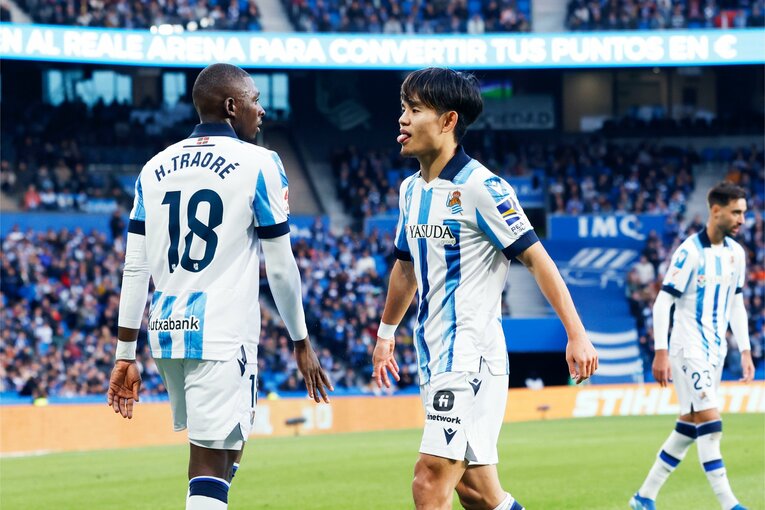 ドリブルで仕掛けた際のミスに舌をペロッと出す久保　©Daisuke Nakashima