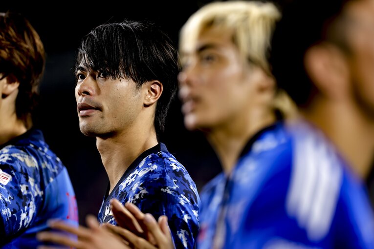 ガーナ戦後の三笘薫と伊東純也　©Kiichi Matsumoto/JMPA