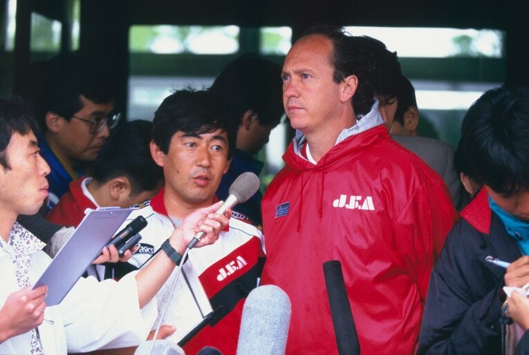 ファルカン監督（1994年）©︎BUNGEI SHUNJU