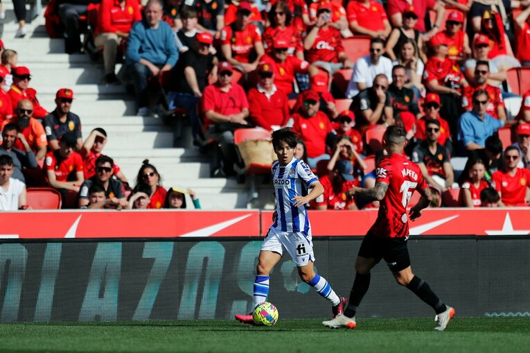 「クボは好きだよ。いつか…」古巣少年ファンが愛する久保建英21歳「マジョルカ帰還で大拍手→元戦友とハグ」を撮って感じたこと(27)