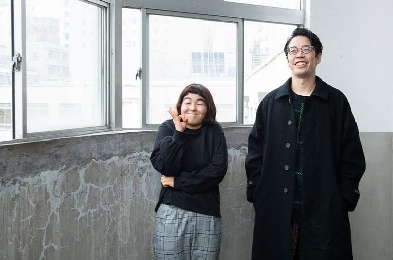 結成8年で3年ぶり3度目の決勝となったゆにばーす。川瀬名人（37歳、手前）とはら（32歳）。東京吉本所属 ／ photograph by Miki Fukano