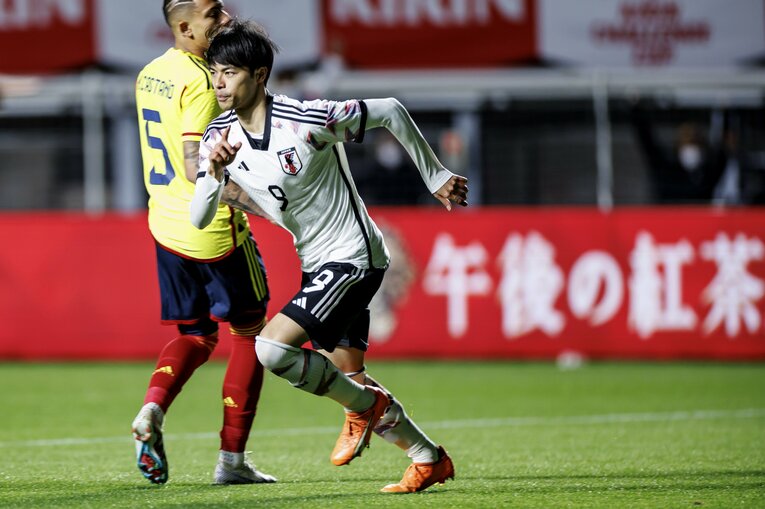 コロンビア戦、三笘薫のヘディング弾（4枚目／全6枚）©Kiichi Matsumoto/JMPA