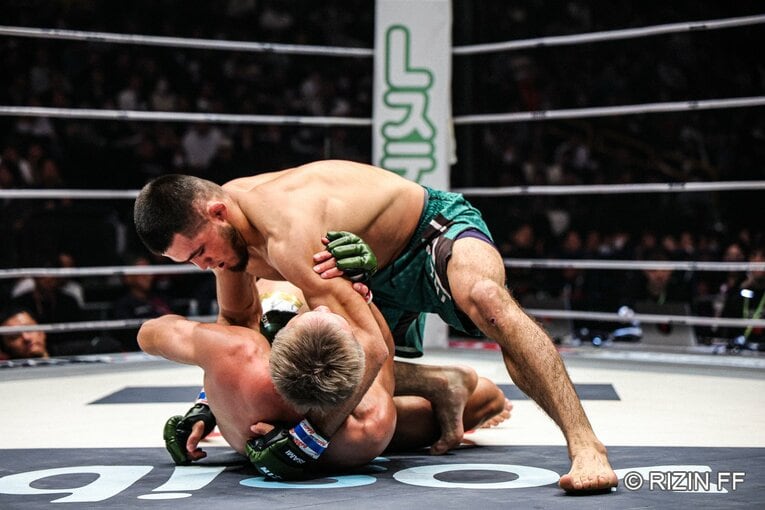 ラジャブアリ・シェイドゥラエフvs.久保優太　©RIZIN FF