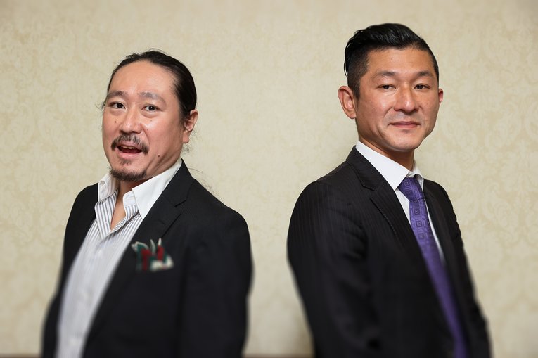 昨年結成20周年を迎えた笑い飯の西田幸治（47歳、左）と哲夫（46歳）。ともに1974年生まれ　©Shigeki Yamamoto