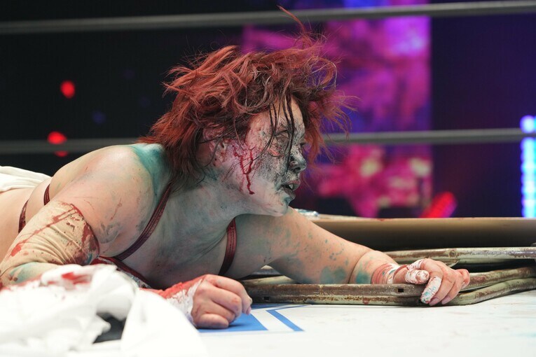 敗れた舞華　©Essei Hara