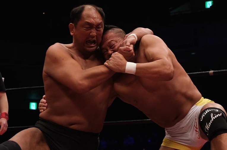 4月10日のZERO1両国国技館大会で対戦した大谷晋二郎（左）と杉浦貴。試合中盤に大谷が負傷し、救急搬送された ／ photograph by Norihiro Hashimoto