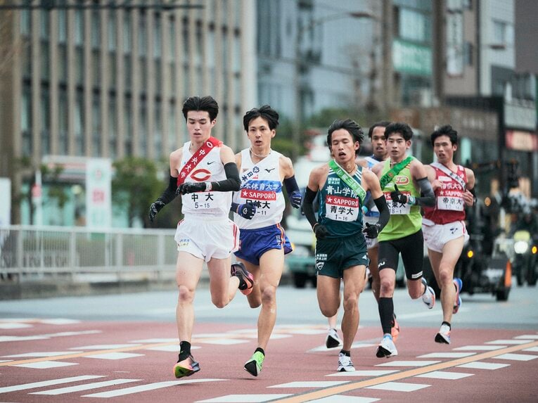 レースをハイペースへと持ち込んだ中央大・藤田 ©Yuki Suenaga