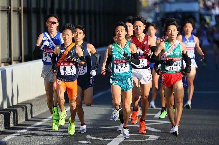 1区を走り区間賞を獲得した法大・鎌田航生。東海大の塩澤、順大の三浦、青学大の吉田らスター選手に負けない強みがある ／ photograph by JMPA