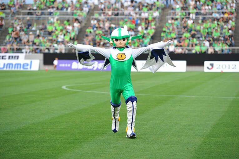 バク宙もスキーもこなすマスコット。J3鳥取ガイナマンの本音訊いてみた。(10) ／ photograph by GAINARE TOTTORI