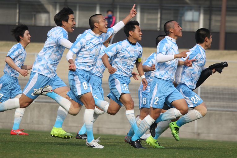 今季からホームユニフォームを旧・多々良学園時代の「オレンジ」に戻すという高川学園　©︎Takahito Ando