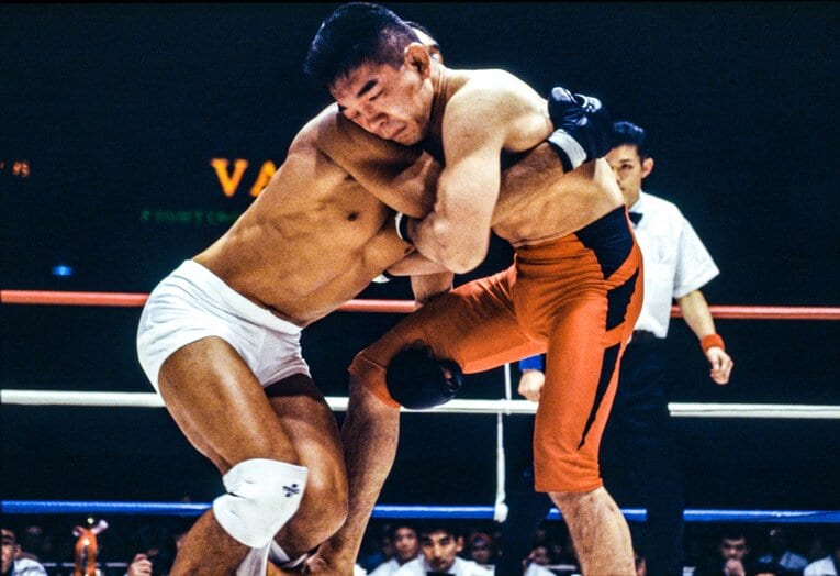 『VALE TUDO JAPAN OPEN 1995』決勝のヒクソン・グレイシーvs中井祐樹。中井は1回戦のジェラルド・ゴルドー戦で右目の視力を失っていた　©Susumu Nagao