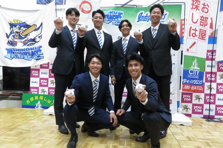 独立リーグ徳島は今年、支配下・育成合わせて計6人がドラフト指名を受けた ／ photograph by Kou Hiroo